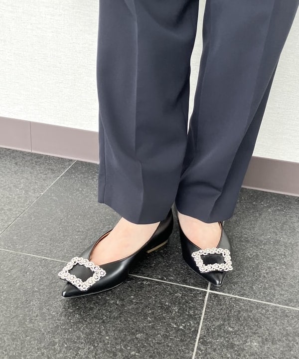 Ichika Hondaさんの「BEAMS WOMEN｜PIPPICHIC / ANNA V JEWERLY ビジュー パンプス」を使ったコーディネート