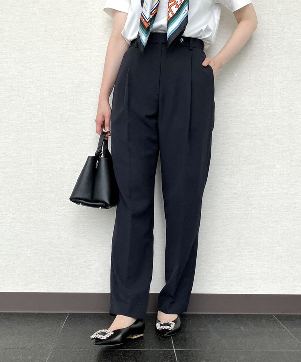 Ichika Hondaさんの「BEAMS WOMEN｜PIPPICHIC / ANNA V JEWERLY ビジュー パンプス」を使ったコーディネート