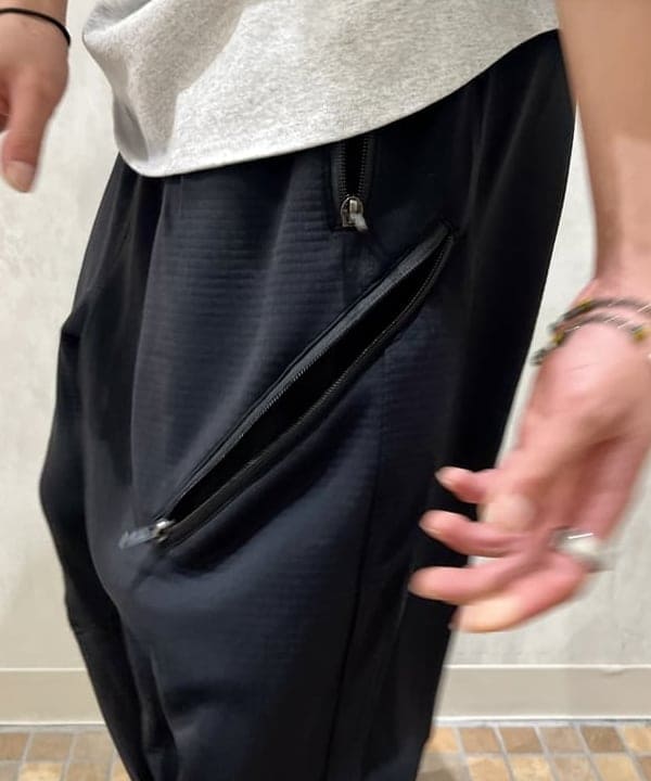 菊田 悠さんの「BEAMS WOMEN｜BEAMS / テック カーゴパンツ」を使ったコーディネート