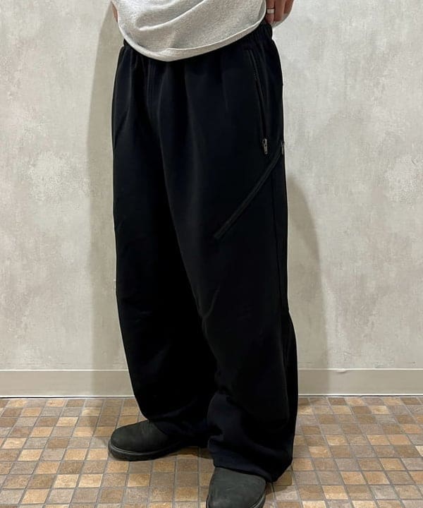 菊田 悠さんの「BEAMS WOMEN｜BEAMS / テック カーゴパンツ」を使ったコーディネート