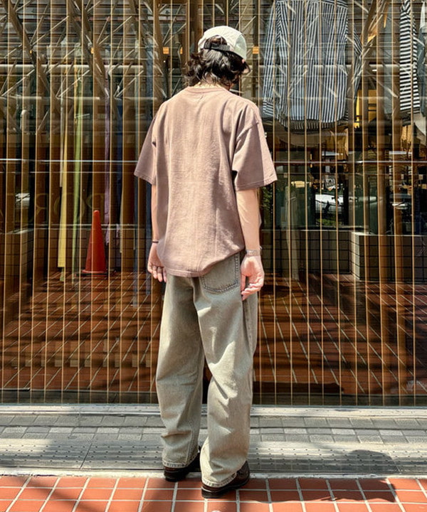 秋元 亮汰さんの「BEAMS / ヴィンテージライク フェード Tシャツ」を使ったコーディネート