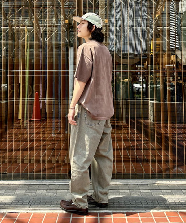 秋元 亮汰さんの「BEAMS / ヴィンテージライク フェード Tシャツ」を使ったコーディネート