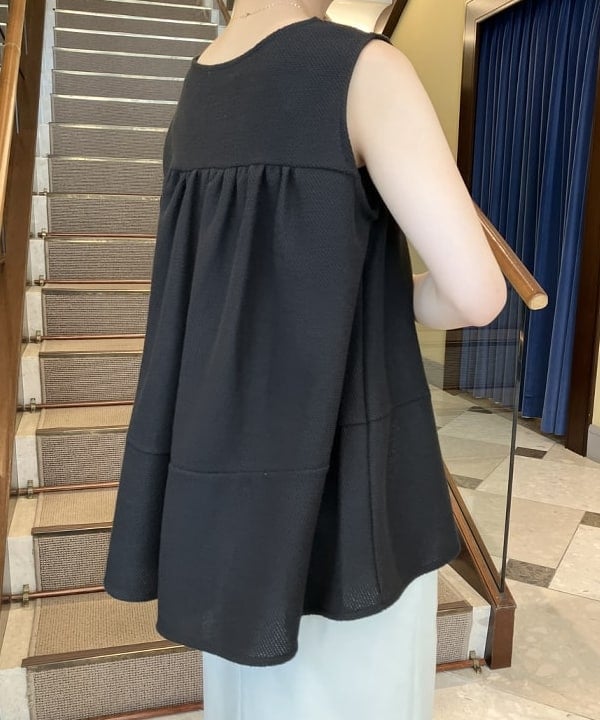 蒲原 捺美さんの「BEAMS WOMEN｜Demi-Luxe BEAMS / ラッセルメッシュ ノースリーブ プルオーバー」を使ったコーディネート