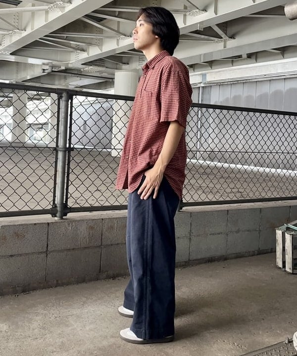 槙山 賢斗さんの「BEAMS WOMEN｜1940'sディテール ワイドチノパンツ」を使ったコーディネート