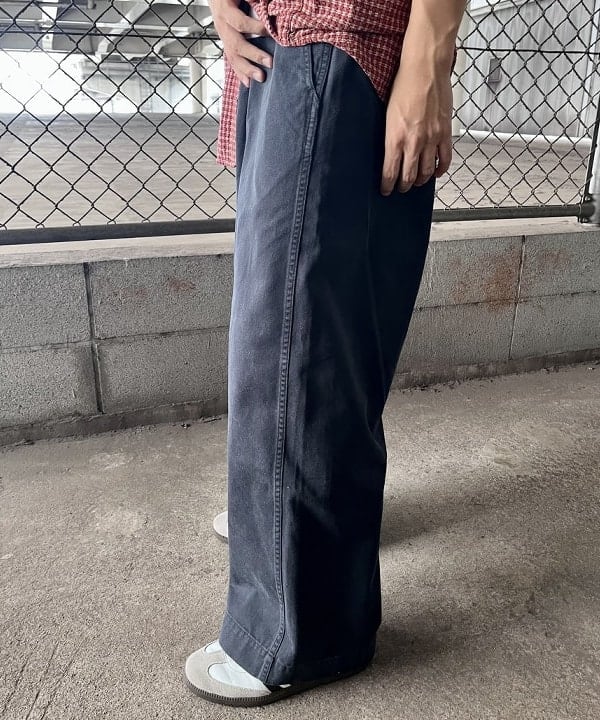 槙山 賢斗さんの「BEAMS WOMEN｜1940'sディテール ワイドチノパンツ」を使ったコーディネート