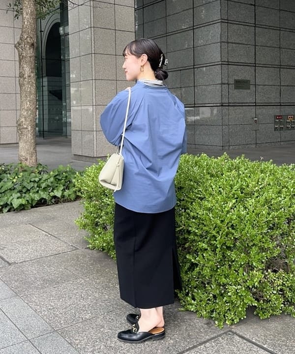 大浦 栞さんの「BEAMS WOMEN｜シンプル タイト ニットスカート .M.」を使ったコーディネート