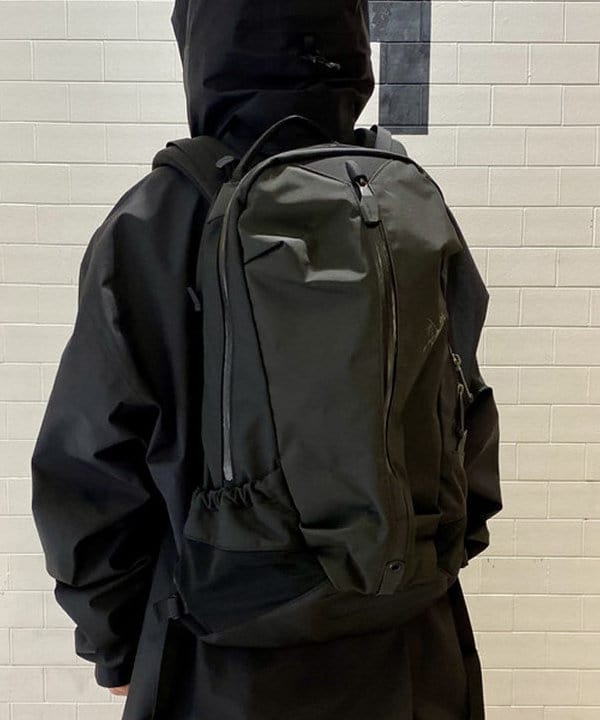 鈴木 悠里さんの「BEAMS WOMEN｜SALOMON / XT-6 GORE-TEX BLACK/FTW SILVER」を使ったコーディネート