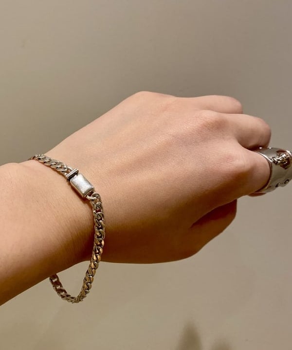 鈴木 悠里さんの「BEAMS WOMEN｜XOLO JEWELRY / 別注 Basic Link Necklace」を使ったコーディネート