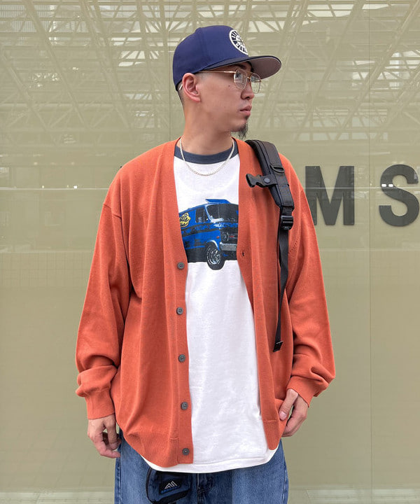 石郷岡 稜さんの「GREGORY / 別注 VINTAGE DAY PACK NAVY」を使ったコーディネート