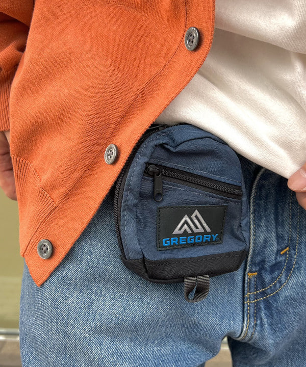 石郷岡 稜さんの「GREGORY / 別注 VINTAGE DAY PACK NAVY」を使ったコーディネート
