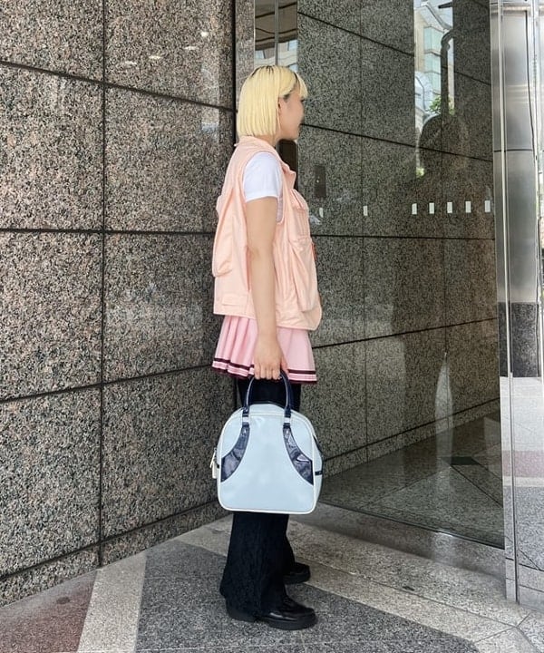 あさひさんの「BEAMS WOMEN｜Available Today / LOVE ライト Tシャツ」を使ったコーディネート