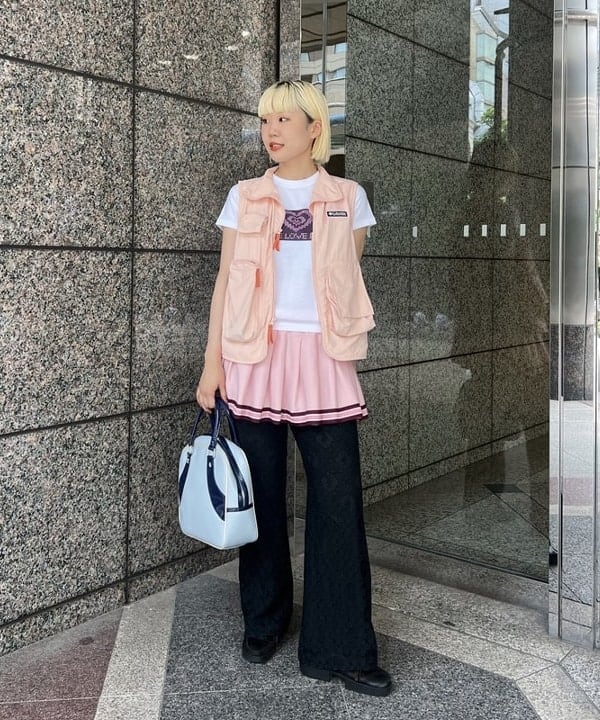 あさひさんの「BEAMS WOMEN｜Available Today / LOVE ライト Tシャツ」を使ったコーディネート