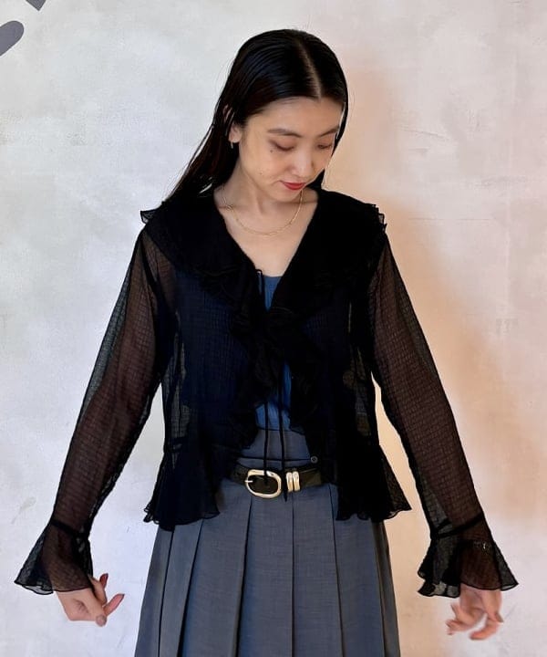 ちりこさんの「BEAMS WOMEN｜シアー ラッフル ブラウス」を使ったコーディネート