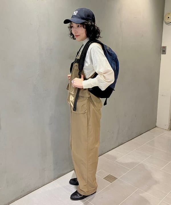 小原 もこさんの「BEAMS WOMEN｜NEW ERA / 別注 930 イージースナップ MLBパッチ キャップ」を使ったコーディネート