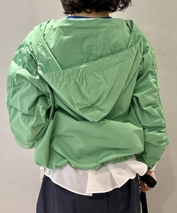 小原 もこさんの「BEAMS WOMEN｜Gramicci × BEAMS BOY / 別注 バルーン スカート」を使ったコーディネート