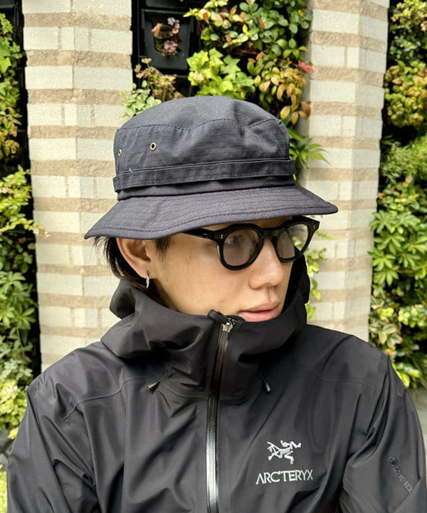 配島 孝明さんの「BEAMS WOMEN｜BEAMS PLUS / Jungle Hat CORDURA(R) NYLON」を使ったコーディネート