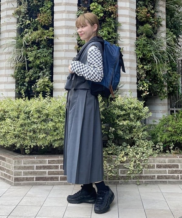 田中 里実さんの「BEAMS WOMEN｜GREGORY / 別注 VINTAGE DAY PACK NAVY」を使ったコーディネート
