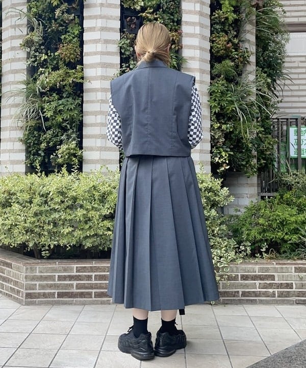 田中 里実さんの「BEAMS WOMEN｜GREGORY / 別注 VINTAGE DAY PACK NAVY」を使ったコーディネート