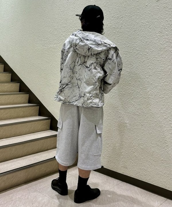 秋元 亮汰さんの「スウェット カーゴ ショートパンツ」を使ったコーディネート