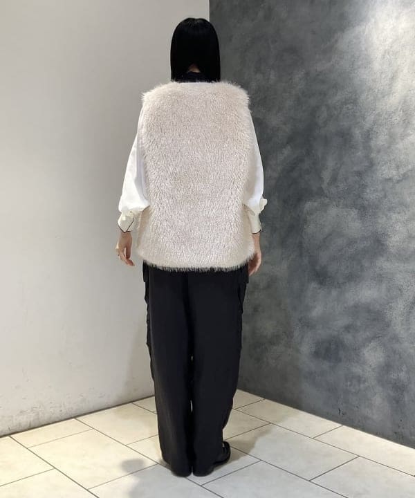 OSUMIさんの「BEAMS WOMEN｜ウェイビー フェイクファー ジレ」を使ったコーディネート