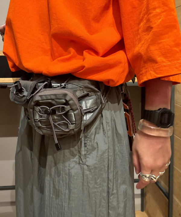 三宅 康平さんの「BEAMS WOMEN｜GRANITE GEAR / AIR GROCERY BAG エコバッグ」を使ったコーディネート