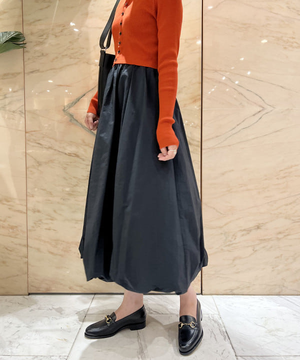 中丸　栞さんの「BEAMS WOMEN｜バルーン スカート」を使ったコーディネート