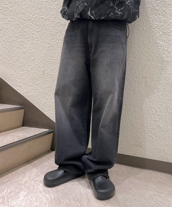 石郷岡 稜さんの「BEAMS / ワイドフィット デニムパンツ」を使ったコーディネート