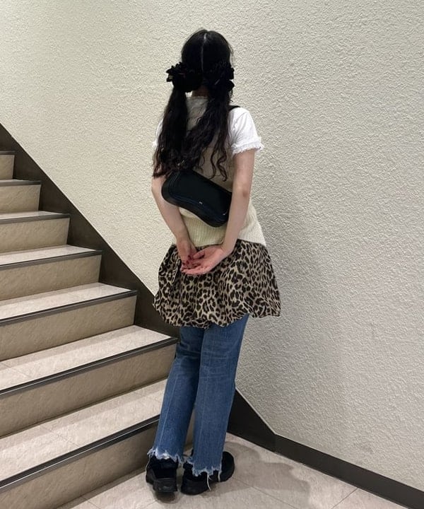 渡邊 舞さんの「RED CARD TOKYO / Leslie デニムパンツ」を使ったコーディネート