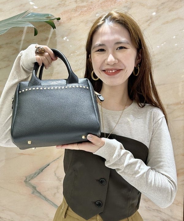 佐藤 美樹さんの「BEAMS WOMEN｜ポリエステル ウール ツイル ビスチェ」を使ったコーディネート