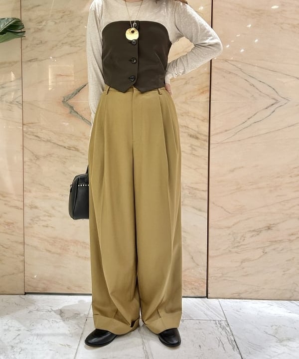 佐藤 美樹さんの「BEAMS WOMEN｜ポリエステル ウール ツイル ビスチェ」を使ったコーディネート