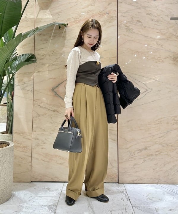 佐藤 美樹さんの「BEAMS WOMEN｜ポリエステル ウール ツイル ビスチェ」を使ったコーディネート