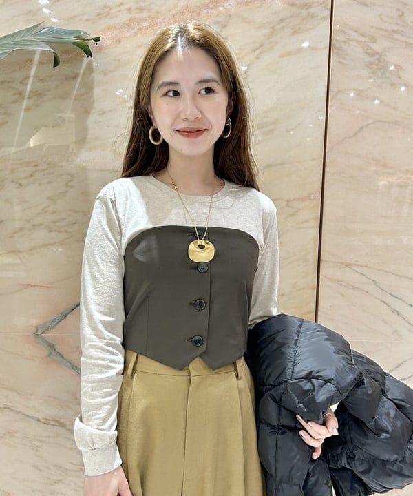 佐藤 美樹さんの「BEAMS WOMEN｜ポリエステル ウール ツイル ビスチェ」を使ったコーディネート