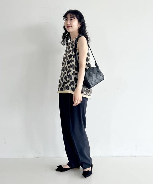 中丸　栞さんの「BEAMS WOMEN｜イントレチャート ショルダーバッグ.」を使ったコーディネート