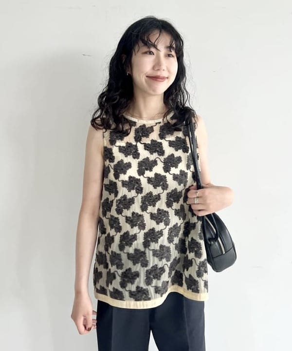中丸　栞さんの「BEAMS WOMEN｜イントレチャート ショルダーバッグ.」を使ったコーディネート
