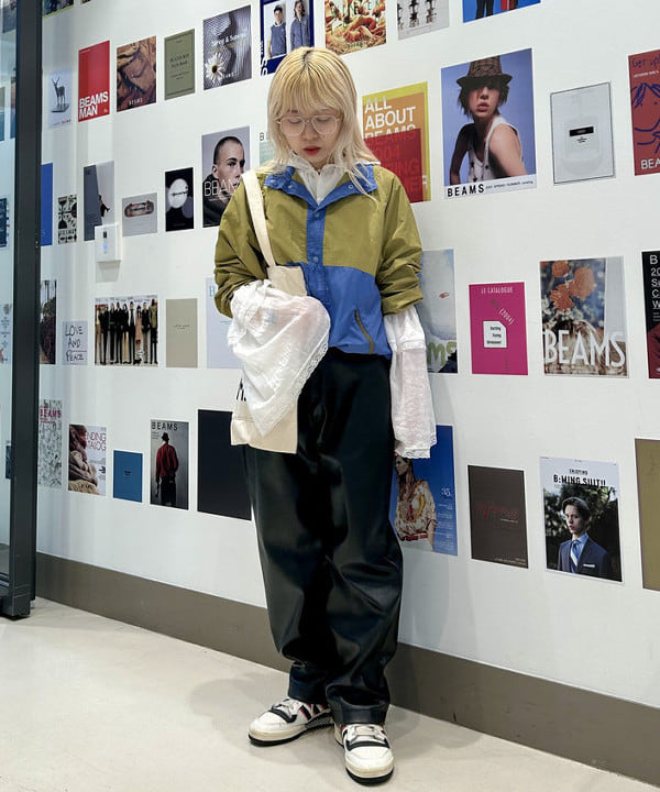 ナツハさんの「BEAMS WOMEN｜maturely / フェイクレザー フック イージーパンツ」を使ったコーディネート