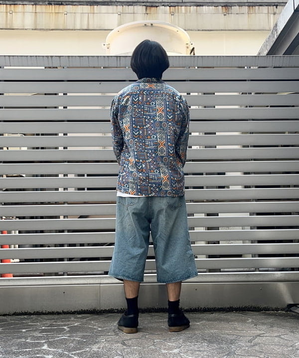 槙山 賢斗さんの「BEAMS WOMEN｜BEAMS / プリント オープンカラーシャツ」を使ったコーディネート