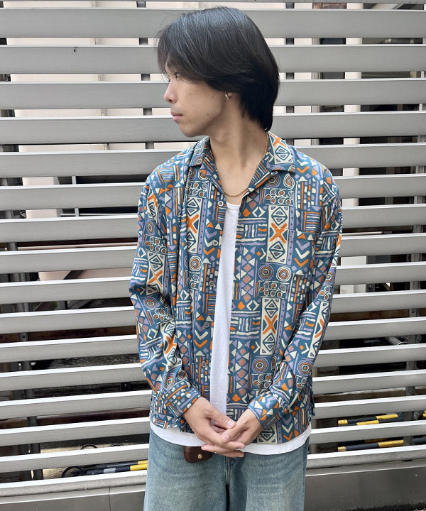 槙山 賢斗さんの「BEAMS WOMEN｜BEAMS / プリント オープンカラーシャツ」を使ったコーディネート