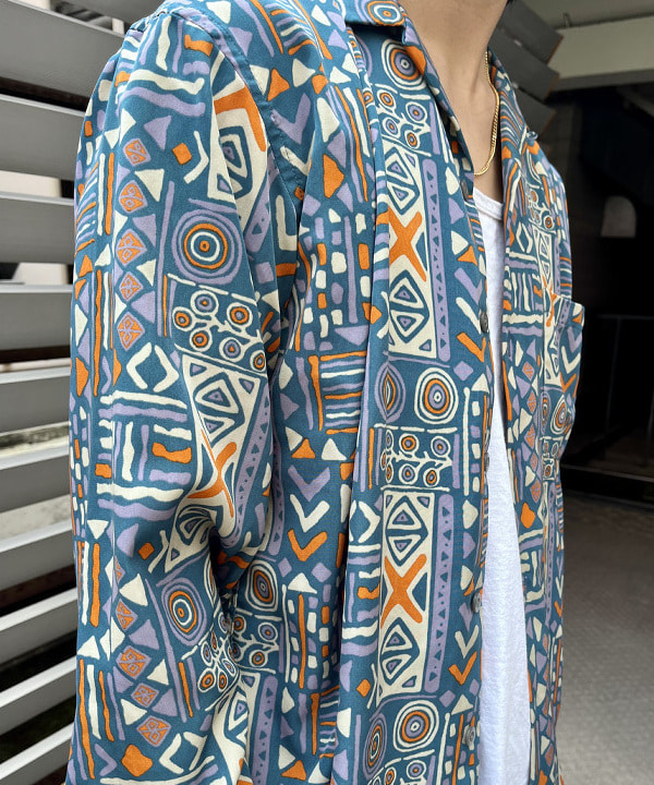 槙山 賢斗さんの「BEAMS WOMEN｜BEAMS / プリント オープンカラーシャツ」を使ったコーディネート