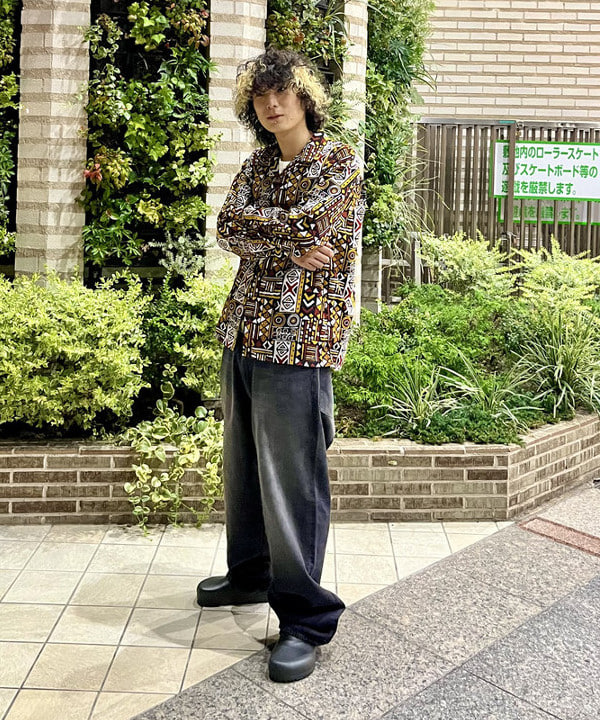菊田 悠さんの「BEAMS WOMEN｜BEAMS / プリント オープンカラーシャツ」を使ったコーディネート
