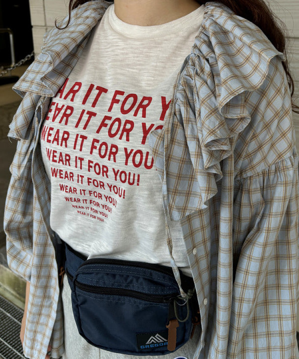 チナツさんの「BEAMS WOMEN｜ラインロゴ ショートスリーブ Tシャツ」を使ったコーディネート