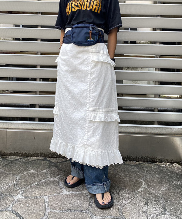 オカモト ミサキさんの「BEAMS WOMEN｜ユーロ ヴィンテージ タック スカート」を使ったコーディネート