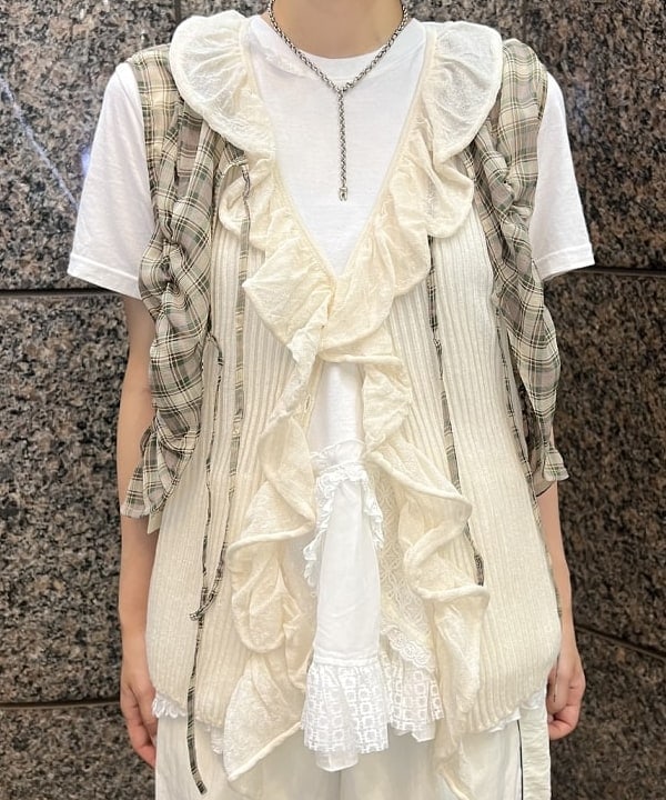 あさひさんの「BEAMS WOMEN｜シアー リブ ラッフル ノースリーブ トップス」を使ったコーディネート