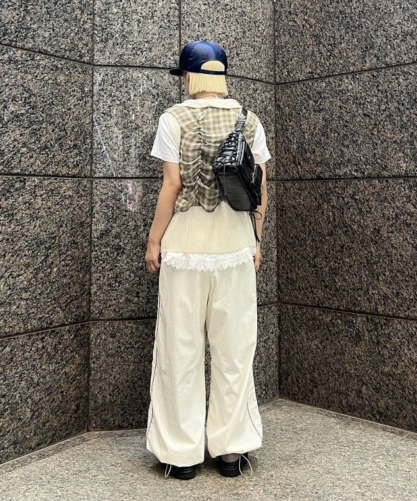 あさひさんの「BEAMS WOMEN｜シアー リブ ラッフル ノースリーブ トップス」を使ったコーディネート