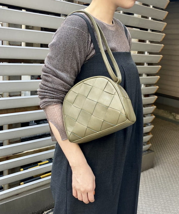 岡 妃呂美さんの「BEAMS WOMEN｜シアサッカー オールインワン」を使ったコーディネート