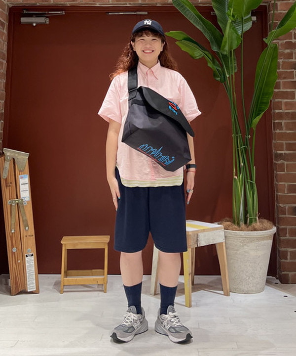 エノモト アミさんの「BEAMS WOMEN｜ビッグ ボタンダウン ショートスリーブ シャツ」を使ったコーディネート