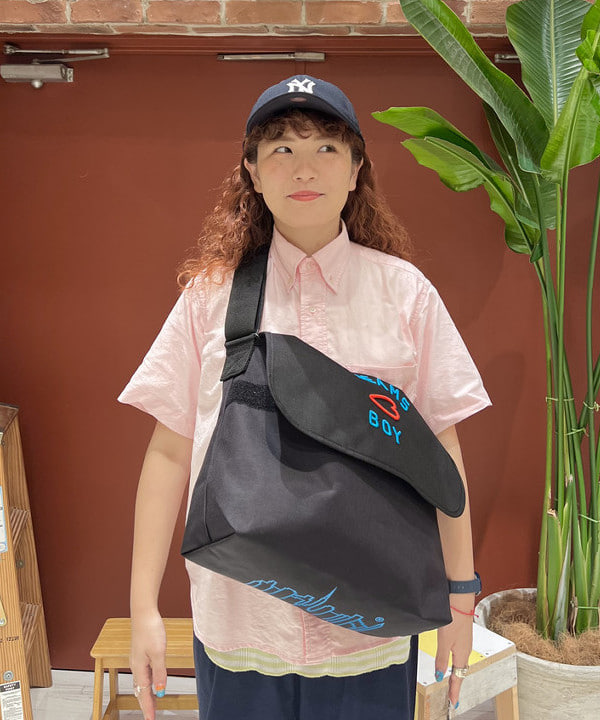 エノモト アミさんの「BEAMS WOMEN｜ビッグ ボタンダウン ショートスリーブ シャツ」を使ったコーディネート