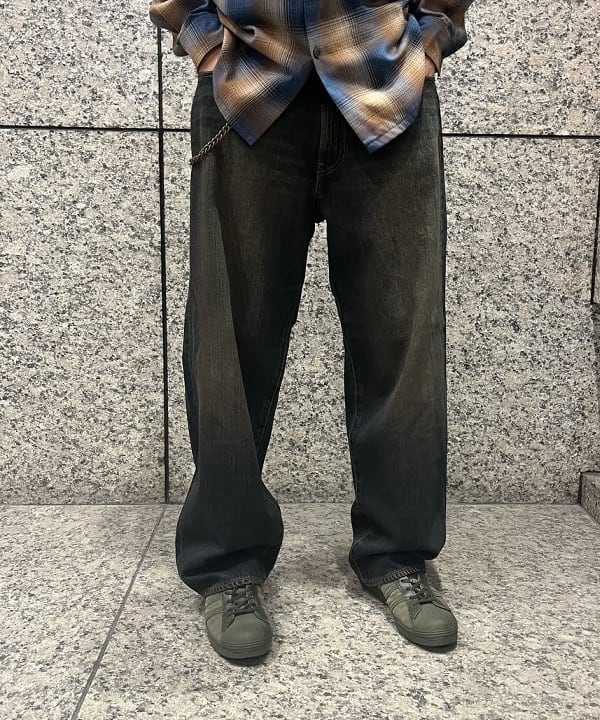 宮越 拓斗さんの「BEAMS WOMEN｜BEAMS｜Wide Denim Pants｜5ポケット ヴィンテージディテール｜スピンドル仕様 ベルトレス」を使ったコーディネート