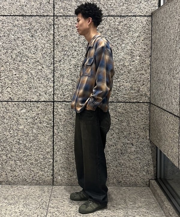 宮越 拓斗さんの「BEAMS WOMEN｜BEAMS｜Wide Denim Pants｜5ポケット ヴィンテージディテール｜スピンドル仕様 ベルトレス」を使ったコーディネート
