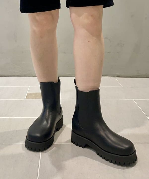 カタヤマ アヤさんの「BEAMS WOMEN｜カット コーデュロイ バイカー ショーツ」を使ったコーディネート