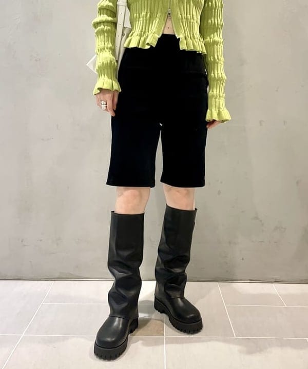 カタヤマ アヤさんの「BEAMS WOMEN｜カット コーデュロイ バイカー ショーツ」を使ったコーディネート